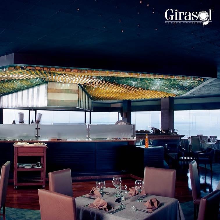 RestElGirasol's tweet photo. Una carta llena de opciones exquisitas y la oportunidad de observar #maracaibo y su lago desde las alturas✨
.
¡ Visítanos y disfruta de una gastronomía de altura en un ambiente único !
.
#RestGiratorio #HotelElPaseo #food #GastronomiaDeAltura #gastronomia #Sabores https://t.co/K686Z4xlls