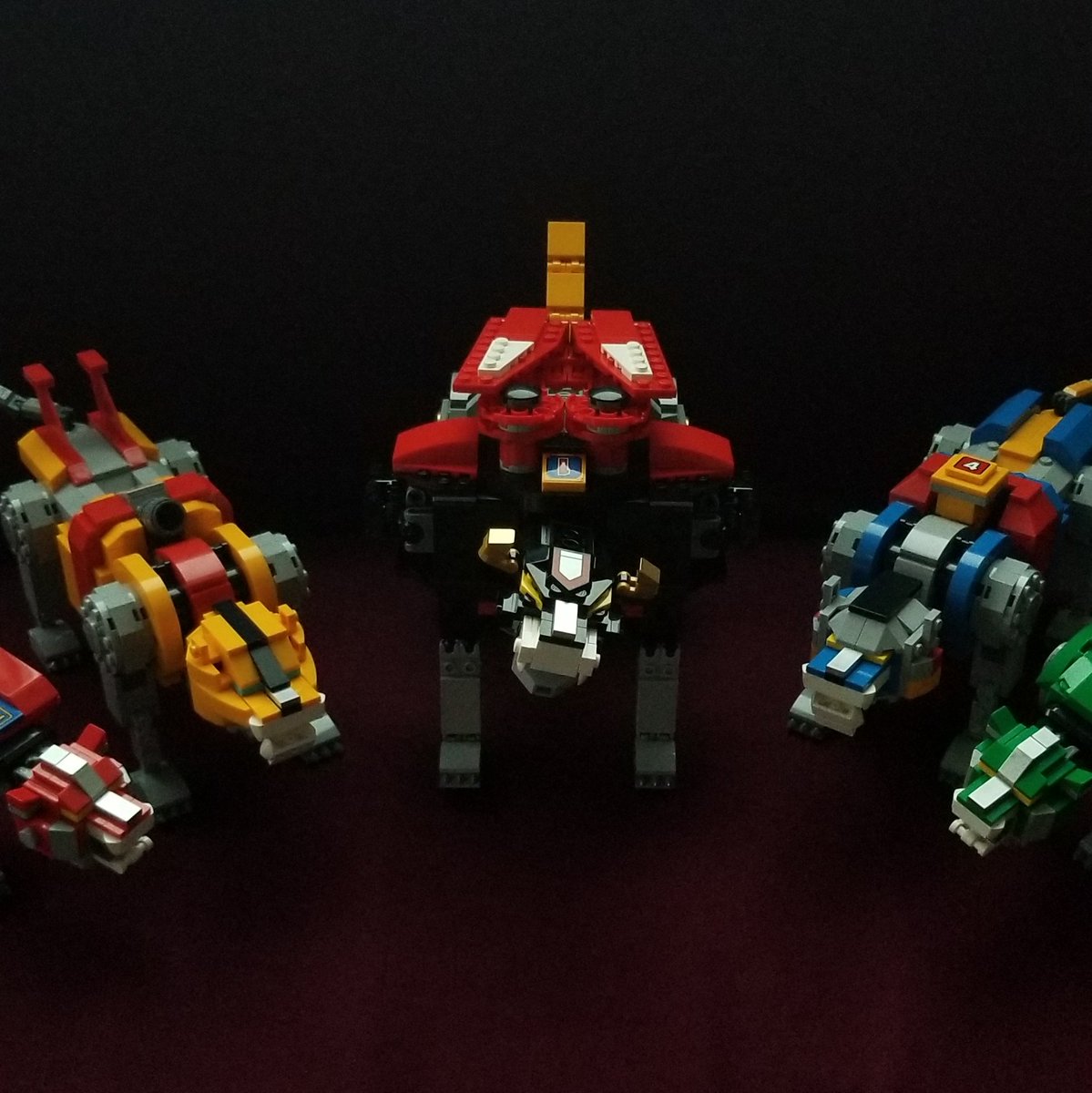 TerenceSO1's tweet photo. Vol......Voltron......let's transform! 
#Sunday #lego #legovoltron #voltron #flyingman #宅在星期日 #星期日 #空中飛人冇得飛 #好在Lego陪著我 #Legoidea #合體變形 #再合體 #男人的浪漫 #同年代既請舉手 https://t.co/cT1khMGEQR