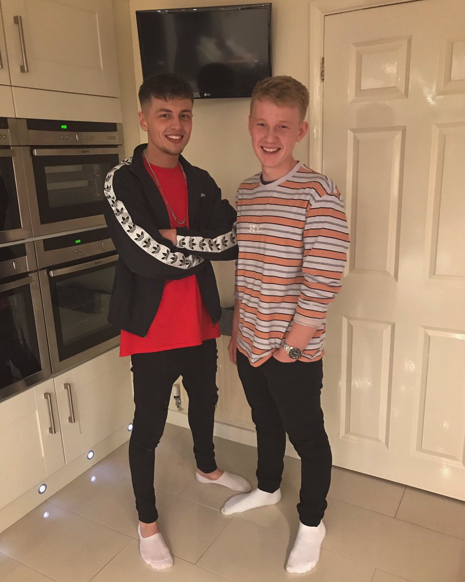 tomhunter97's tweet photo. @harvahan happy 21st bro, cheers for yesterday x https://t.co/bkAplvPuTj