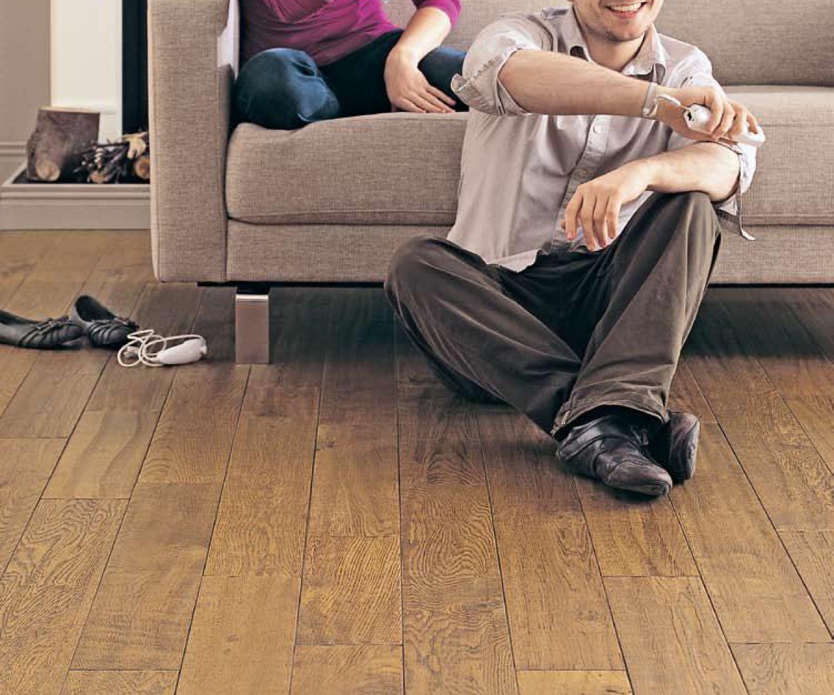 MaplesandBirch's tweet photo. The COTS002 Antique Oak Hand scraped 125mm is warm in finish which is homely through the texture of the hand-scraped which delivers a look of a floor that has been in place for decades and is finished to a high standard in a matt lacquer. https://t.co/ECNyOL35rb https://t.co/1tif2WIoA3