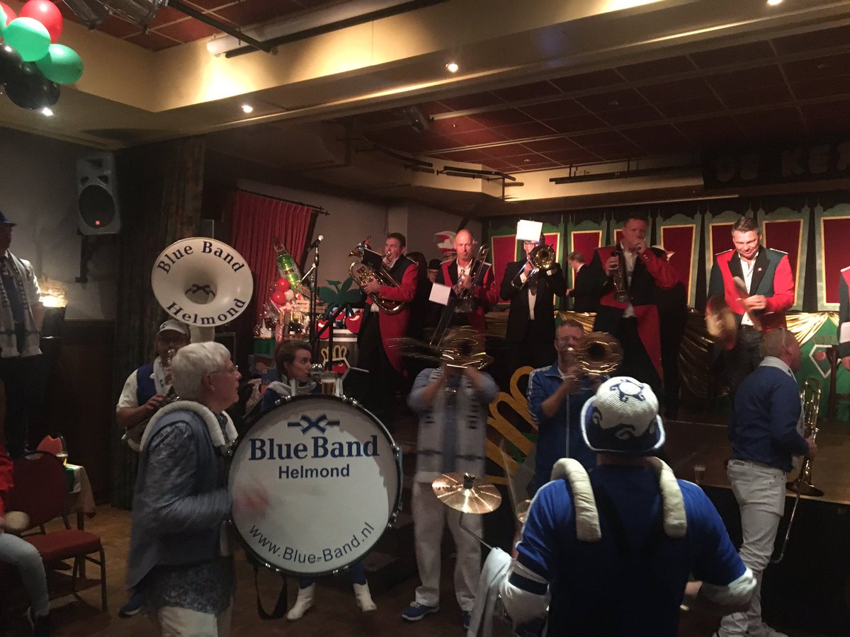 houtsekluppels's tweet photo. Geweldige receptie van @DKersepit meegemaakt vanmiddag! Mede dankzij @BlueBandHelmond hebbben we onze vereniging goed gepresenteerd! #receptie #feest #blaaskapel #prins https://t.co/wWis2sAqlg