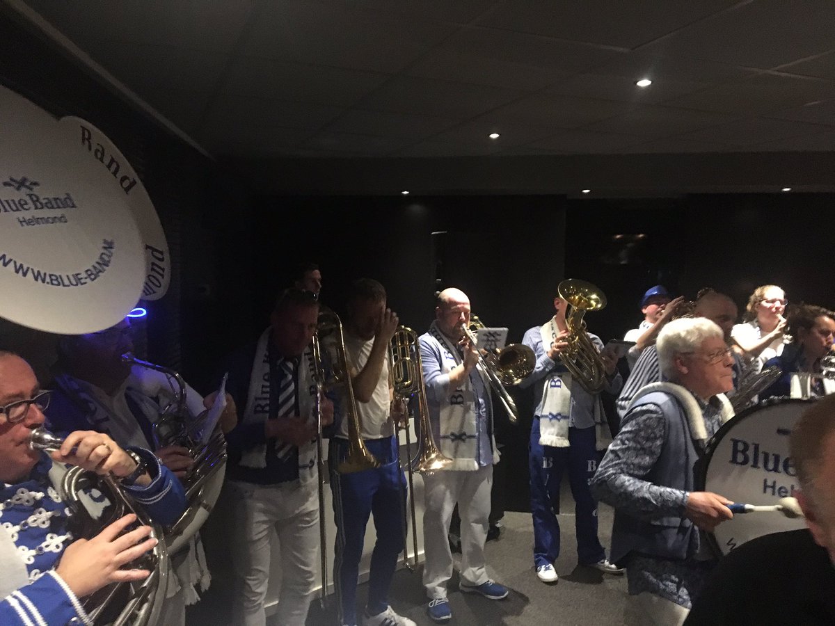 houtsekluppels's tweet photo. Geweldige receptie van @DKersepit meegemaakt vanmiddag! Mede dankzij @BlueBandHelmond hebbben we onze vereniging goed gepresenteerd! #receptie #feest #blaaskapel #prins https://t.co/wWis2sAqlg