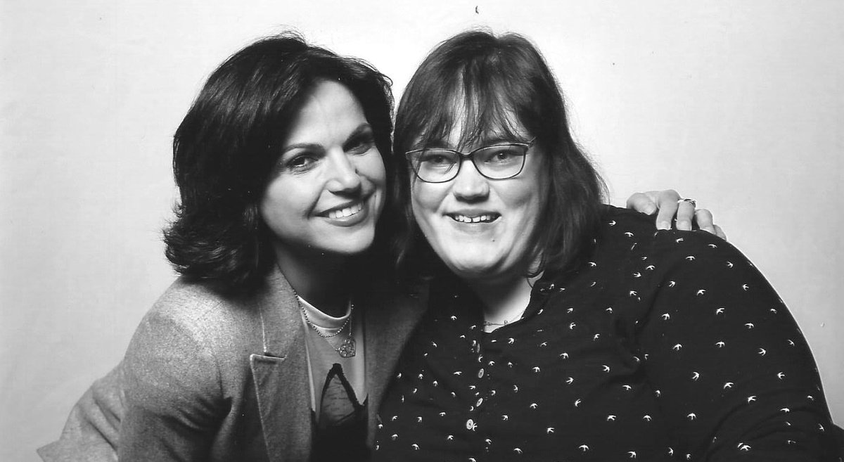 Fandom_TrashXx's tweet photo. Miss Parrilla. I look ugly af but got the chance to meet you twice this year - what a privilege and honor. Thank you for being the amazing person, that you are. I love you ♥
#DCC #dutchcomicccon #Netherlands #OnceUponATime #OUAT #Regals #EvilRegals #TheEvilQueen #TheGoodQueen https://t.co/YSHmfSqb5j