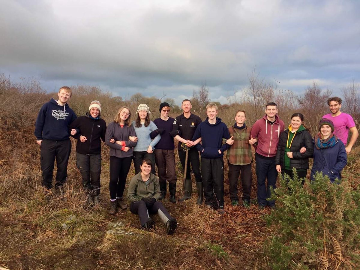 A fun day out to cors goch with <a href="/BU_Conservation/">BU Conservation Society🦉</a> to the <a href="/North_Wales_WT/">North Wales Wildlife Trust</a> site at cors goch for some hands-on field experience managing an important wetland site. A chilly but clear day with warm sun the team had a great day!