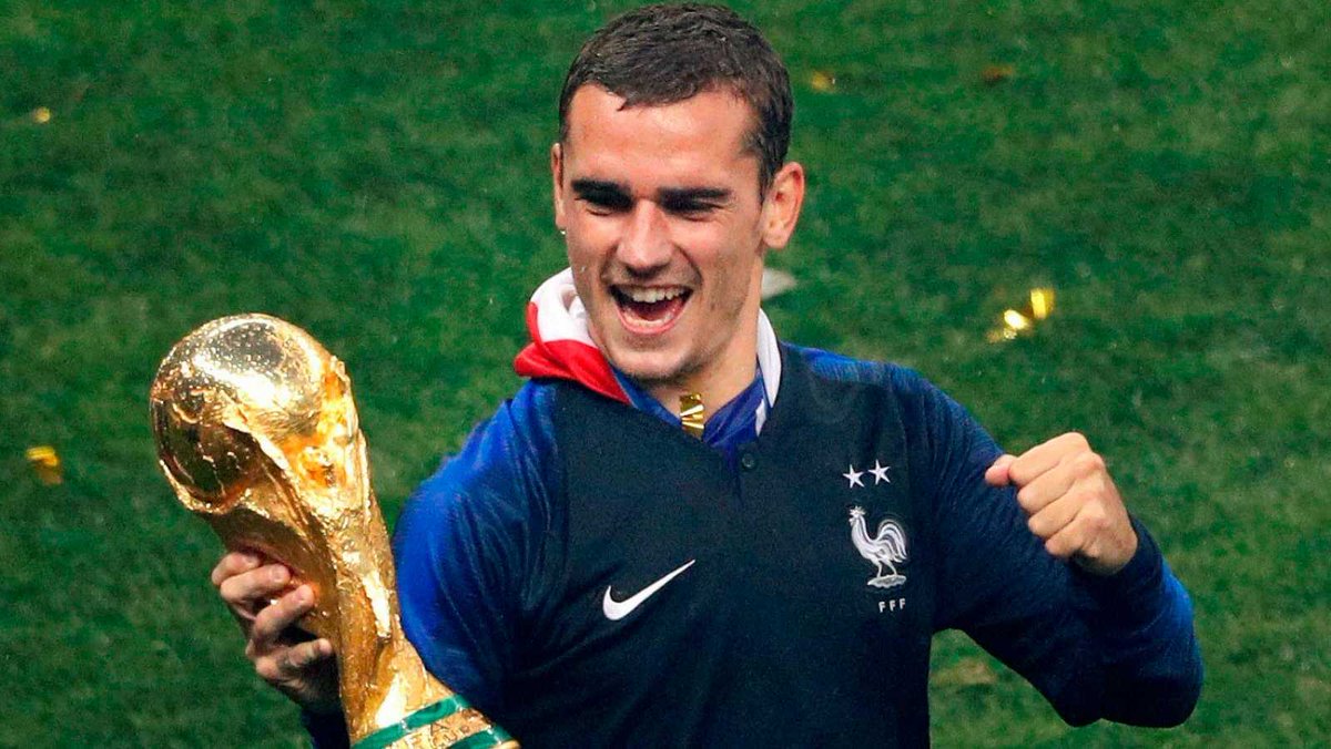 Todo_atleti's tweet photo. El 3 de diciembre se conocerá de manera oficial quien será el ganador del prestigioso galardón.

Si el fútbol es justo está claro que el Balón de Oro 2018 debería ser para Antoine Griezmann. https://t.co/98w4A1hhCb