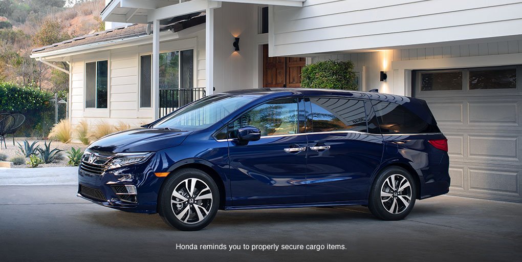Honda's tweet photo. Holiday season has officially kicked off. Be prepared with the 2019 #HondaOdyssey, with space for the whole family, all the groceries and all the presents. https://t.co/jubOhOOehU