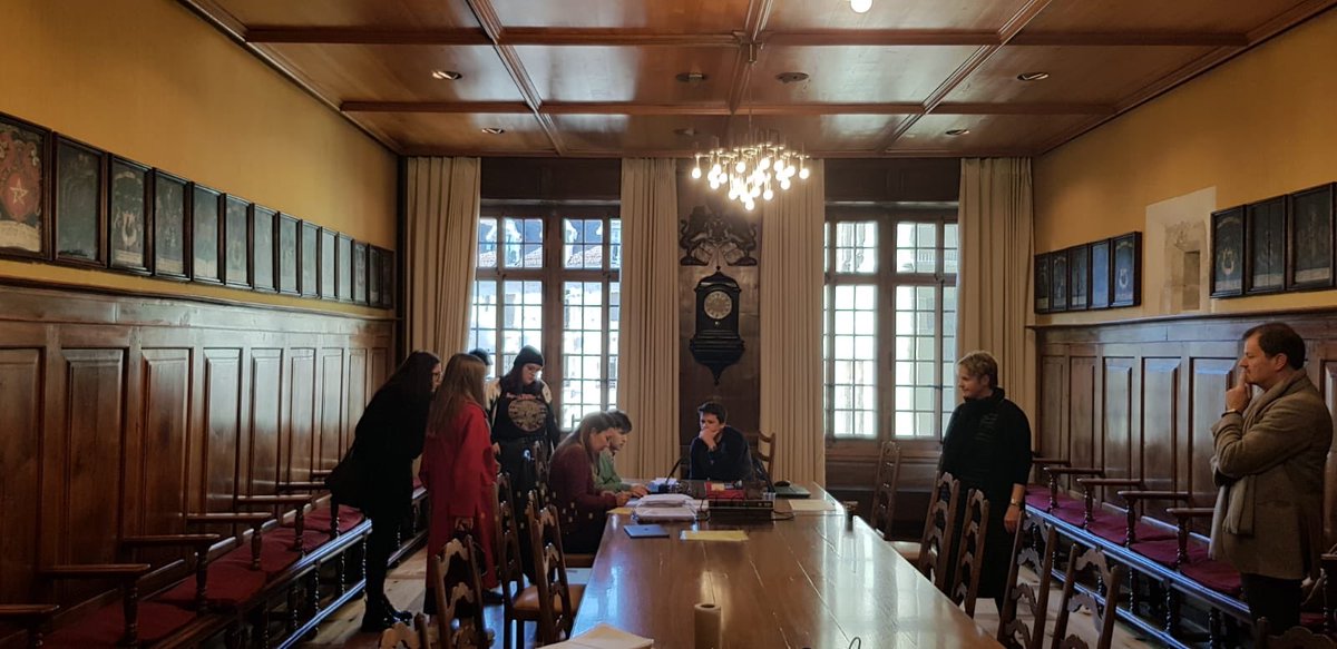 CdJ_Vaud's tweet photo. La #CdjVaud a participé ce matin avec le @CdJLausanne, le #CDJYverdon et le @CdjNyon au projet « dans les coulisses des votations » organisé par @ChancelierVD: suivi du dépouillement des bulletins de vote en direct, visite des institutions, ... merci beaucoup à lui!

#CHvote https://t.co/cQQvaFWlm1