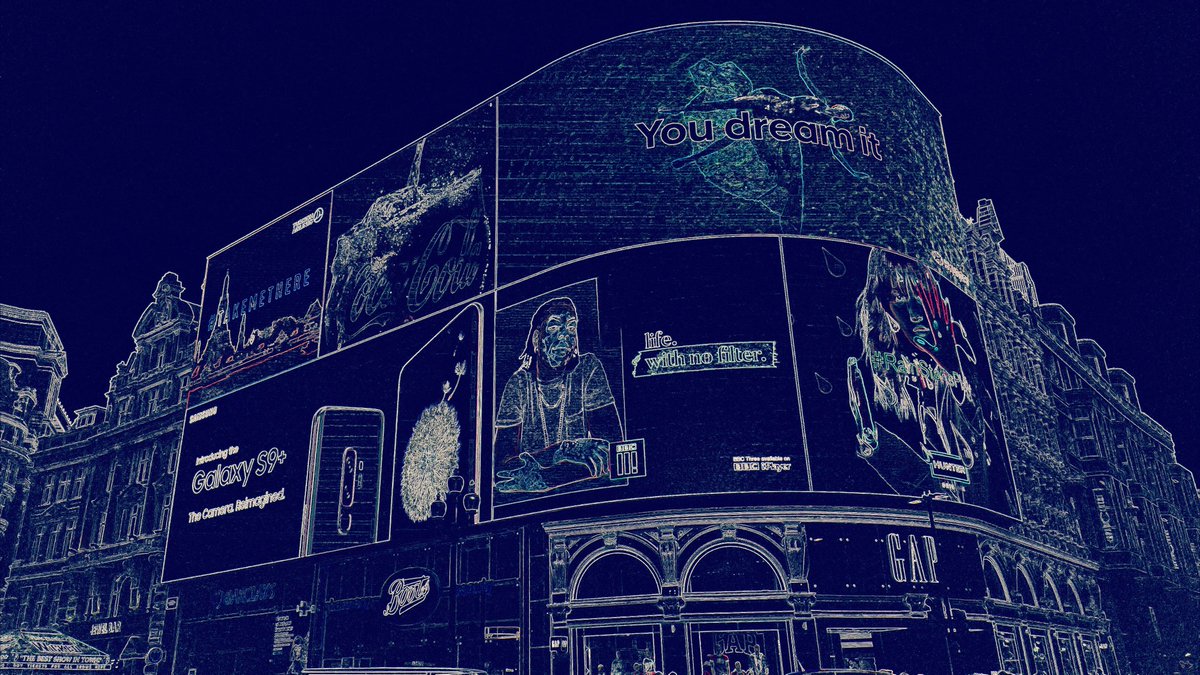 roky2098's tweet photo. Every time I go Piccadilly Circus, love those video display on the corner wall of busy junction. It's so cosy with dreamer that you don't feel the cold. #london🇬🇧
#savethechi
#piccadilly #uk #piccadilycircus #westend #regentstreet #westminster #sunday #building https://t.co/eByLZpxEA5