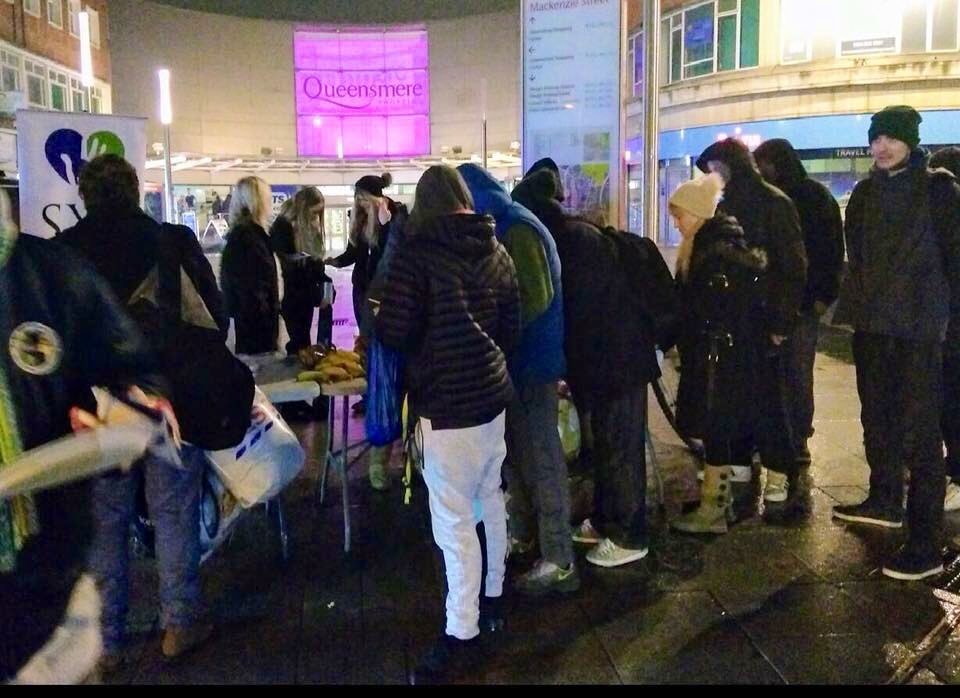 Last Night #SYF TEAM #Weekly Homeless Feed provided hot meals with hot beverages on a #cold #night. Special thanks to Pedro at Eatalia, Italian Cafe in Bermondsey Jackie at Meng House, Chinese Restaurant in Little Chalfont. inbox to get involved #SloughHighStreet. #Homeless