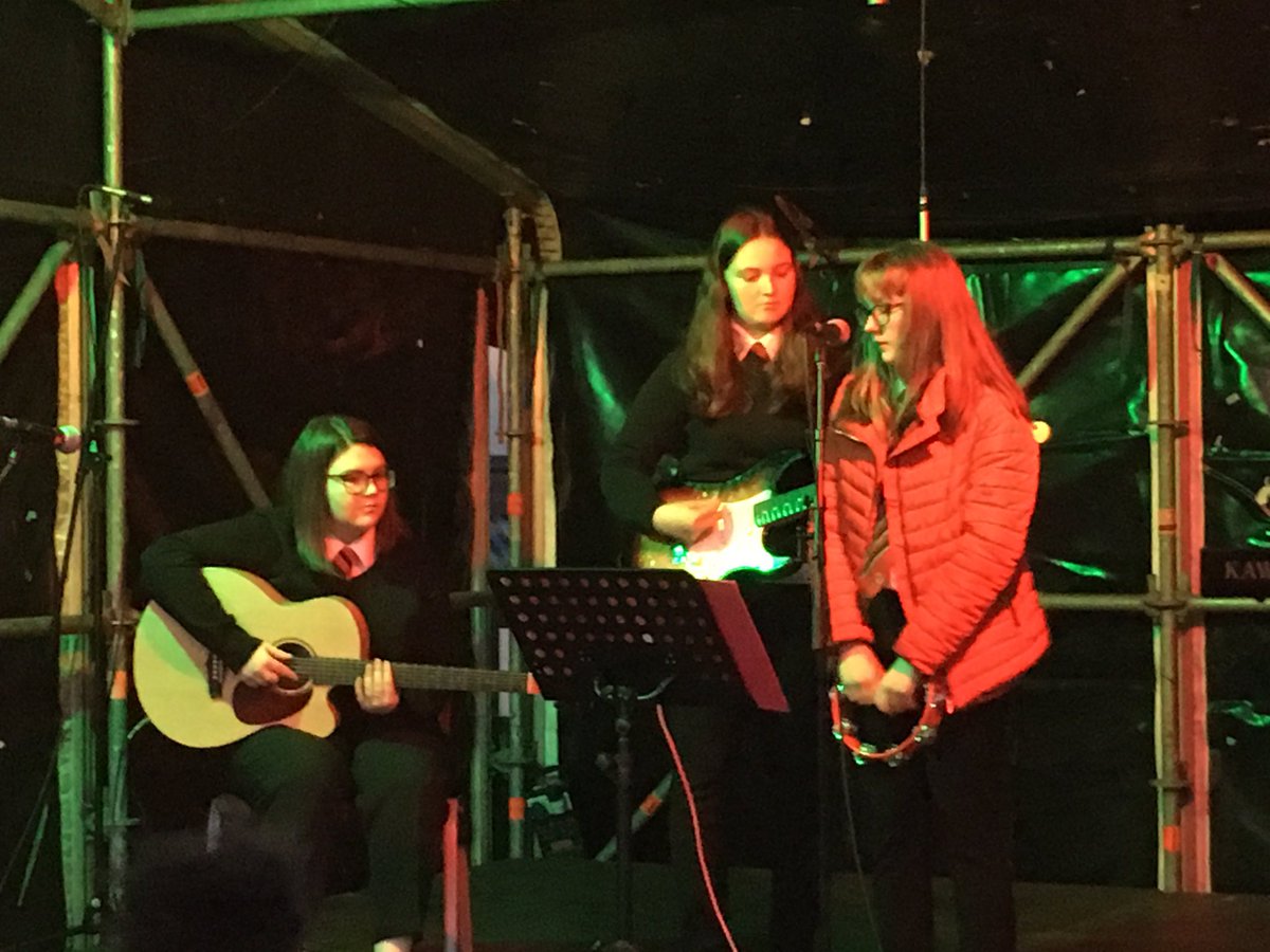 StJoAcadArts's tweet photo. Amazing performance by Dylan, Jennifer and Erin at the Kilmarnock Christmas lights switch on! #takepart https://t.co/B6nfnPnXON
