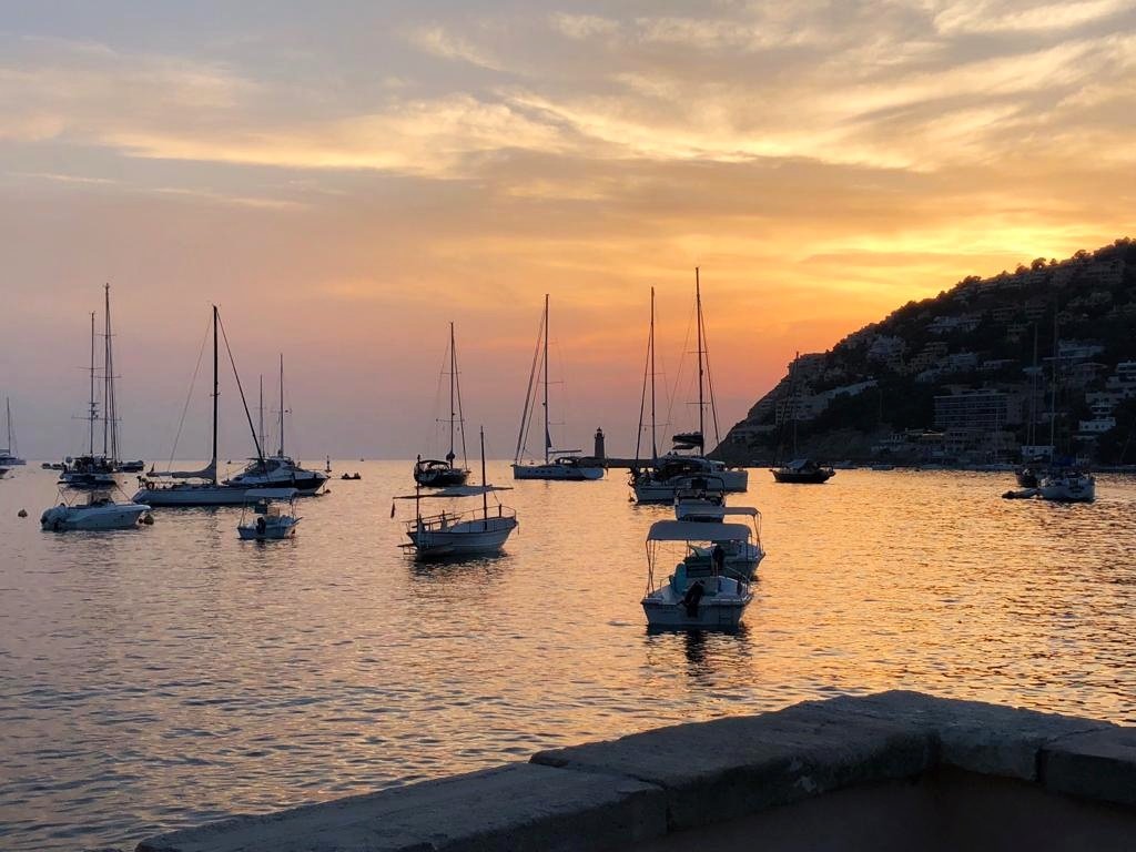 mallorcasite's tweet photo. These are the colors of a sunset in #Mallorca 🌅 One of the reasons why it is one of the preferred destinations as a second residence of our clients. https://t.co/VtM8LabEb6 https://t.co/9izXNSArmk