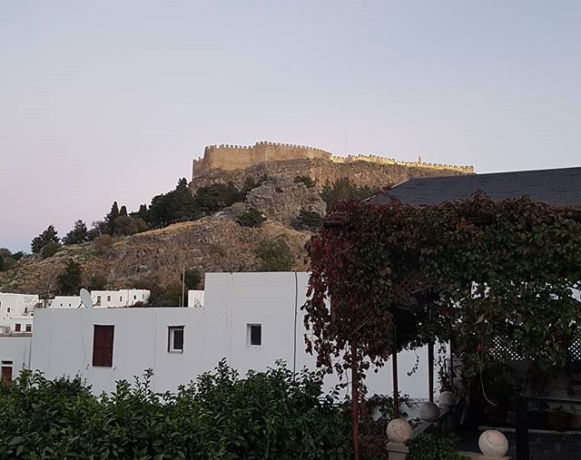 LindianCollect's tweet photo. Lilac skies of Lindos 💜
#nofiltergreece #nofilter #TheLindianCollection #Lindos #lindosgreece #travel #traveltheworld #holidays #winter2018 #greece #summerinlindos #greecelover #rhodes #iloverhodes #islandlife #discovergreece #visitgreece #greecest… https://t.co/sSpLV8DjNd https://t.co/71Nz0MUvw6