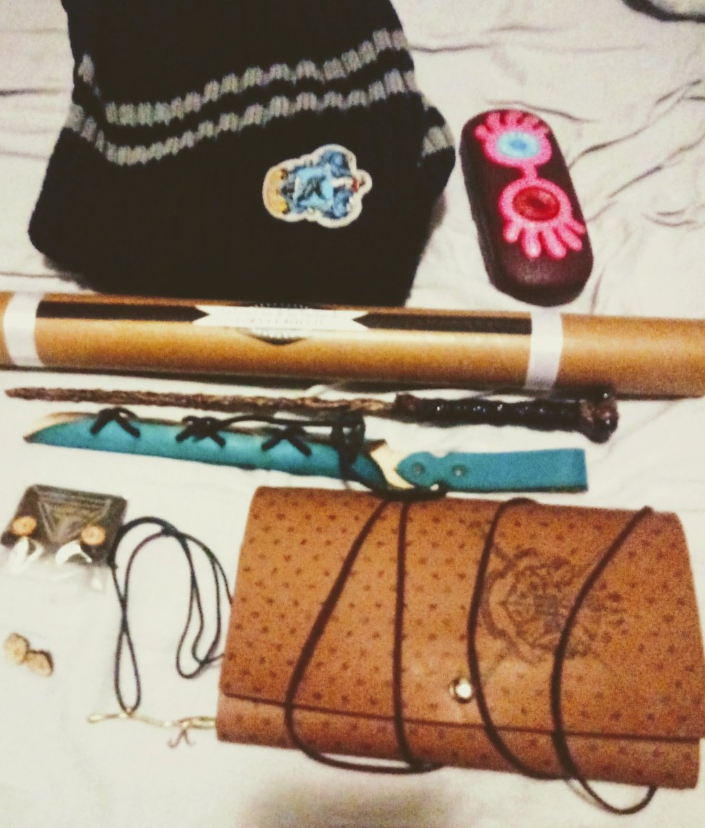 Maria_kny's tweet photo. Adquisicions dels 2 super dies del @bcnwitchmarket, gràcies a les @sisterarte per la meva nova bareta <3 #BCNWitchMarquet #Pottercon #WitchMarket https://t.co/6ENqtT4rmW