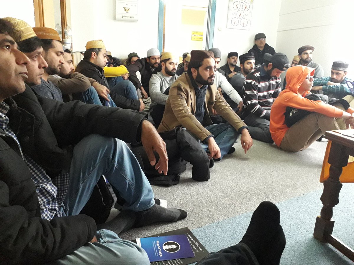 MKA_Ephausen's tweet photo. Khuddam Ijlas mit dem Thema Tabligh. Ehrengäste Murrabi Zeeshan Bajwa Sb &amp; Murabbi Usman Cheema Sb https://t.co/cTi5cCDXhL