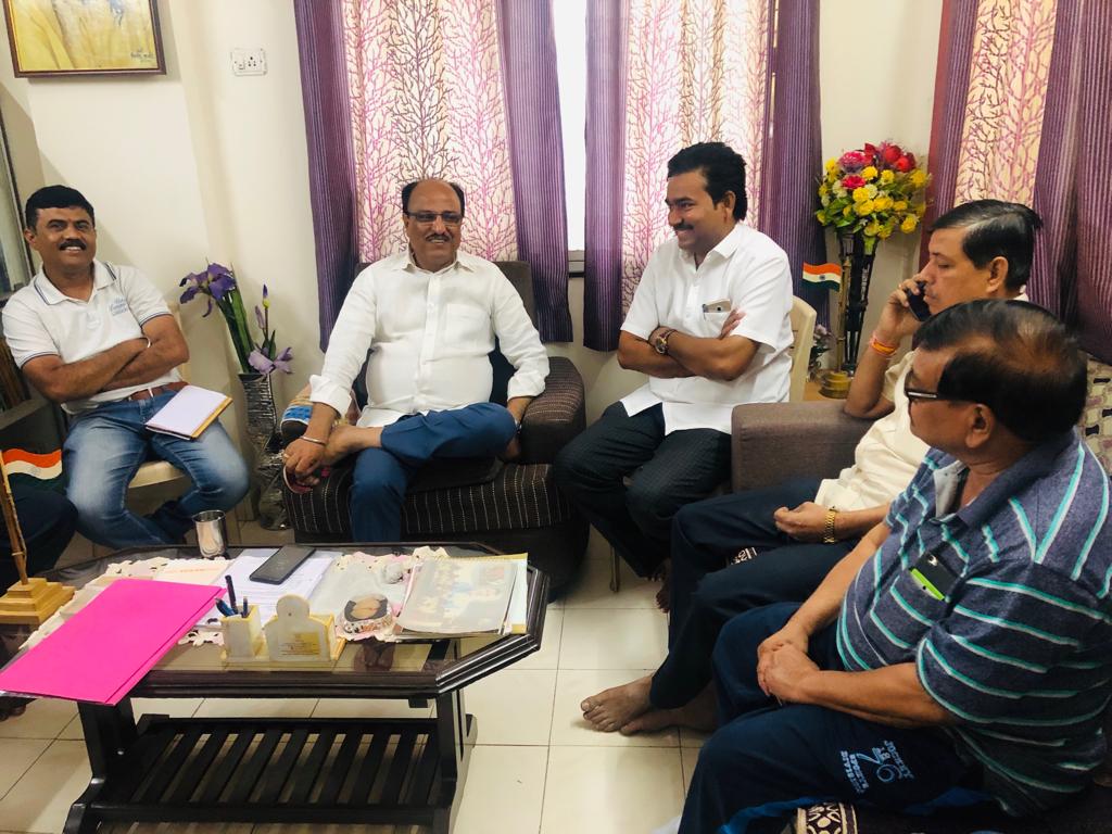 AnilSole1's tweet photo. Moments of the meeting of upcoming mega event of "Youth Empowerment Summit"2019 on 4,5,6 Jan at Vasantrao Deshpande sabhagruh Nagpur.Prashant kamde, Girish Deshmukh, Babli Meshram, Kunal Pahile, Jayant Pathak were present. https://t.co/AG78jmFEGL