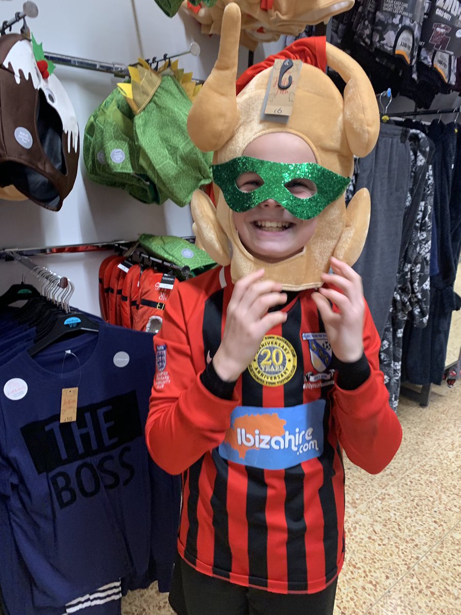 krispygreen84's tweet image. What a #TurkeyHead little geek 😂