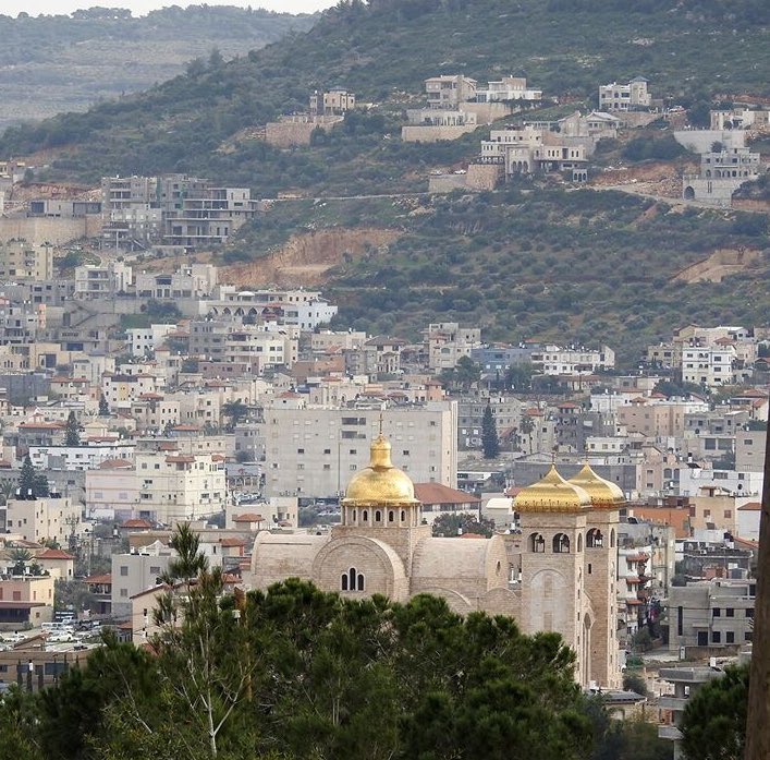 Sakhnin سخنين is a Palestinian town in the Galilee. The town is now home to 1500 Orthodox and Catholic Christians. Some families had to leave the country during the war and nakbe in 1948.