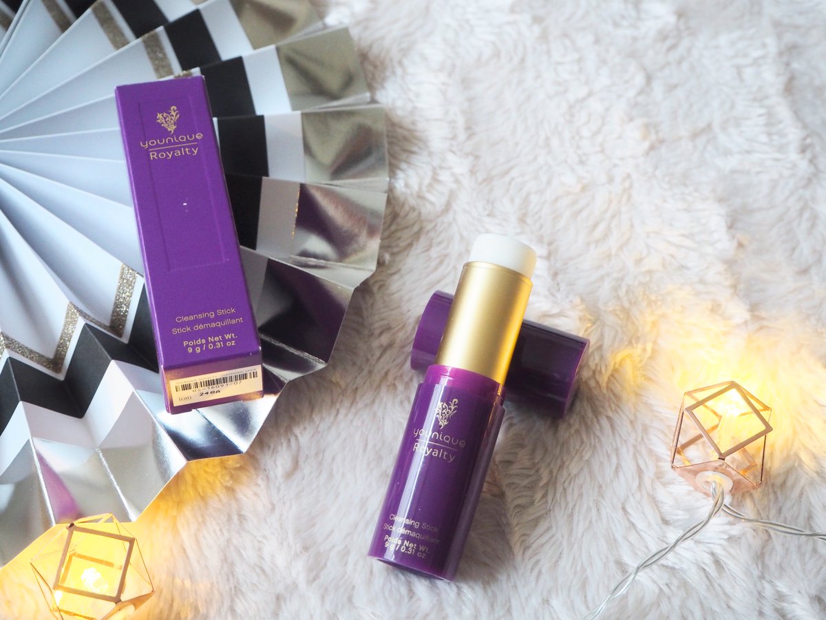 littleworldbeka's tweet photo. Super early morning read? https://t.co/I5BDaoAu61 #beauty #skincare #bbloggers #ukbloggers #TheGirlGang #BloggersTribe @EastMidBloggers @BloggersDerby https://t.co/TrqhReIpp9