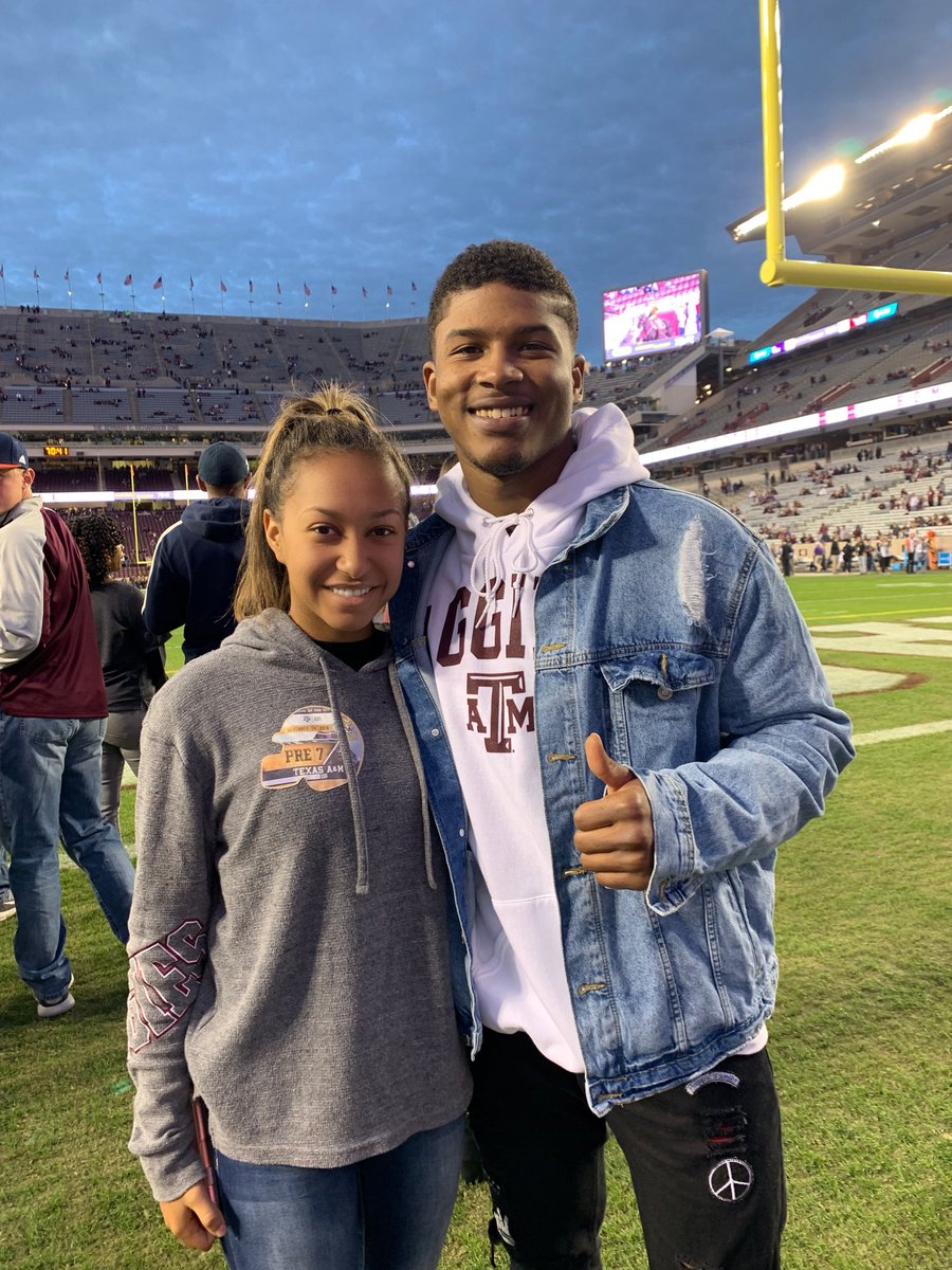 realtoraricb's tweet photo. @GGPR_BANGER5 Great to meet you last night, sir! Much respect to you for being a great representative of Texas A&M. I appreciate you pausing a moment for a picture. #BossSafety #OldAg @gabby_bonner https://t.co/rkQfp0BSU7