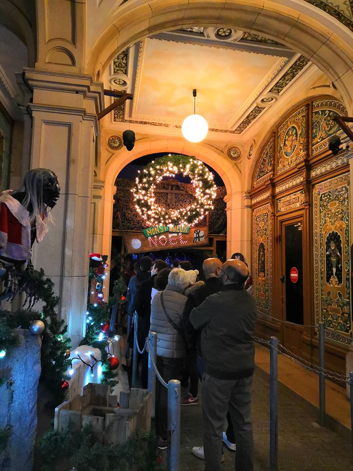 N'attendez pas un mois pour célébrer #Noel 🎄

Venez découvrir "Le Père Noël est un Zombie" au Manoir de Paris jusqu'au 23 Décembre 🎅

Réservez dès maintenant en ligne : bit.ly/2KaA8hK ou sur place 🎟