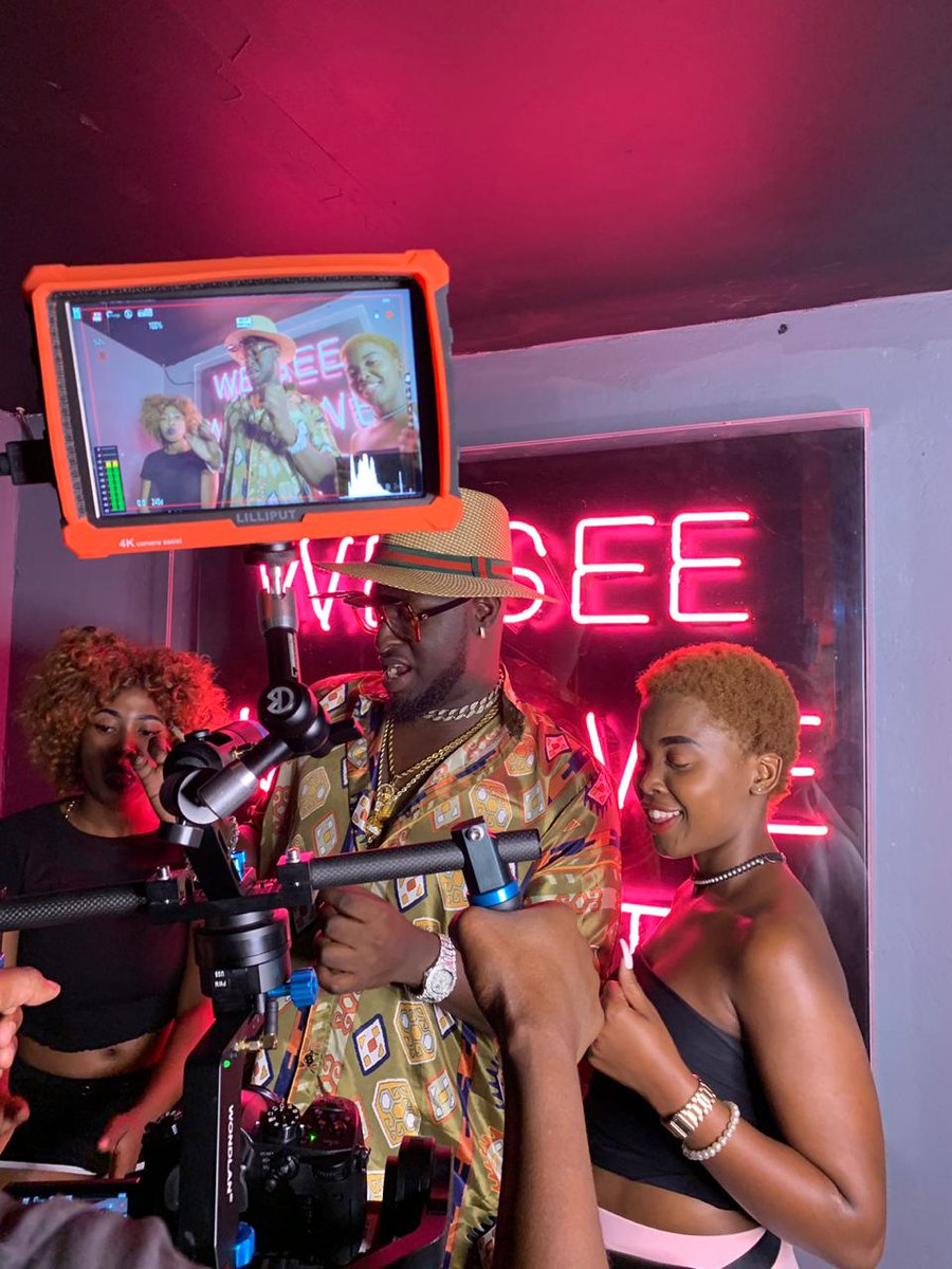 badman_payseen's tweet photo. #MoneyInMyPocket visuals hitting ur screen soon.... https://t.co/kByFbOTNro