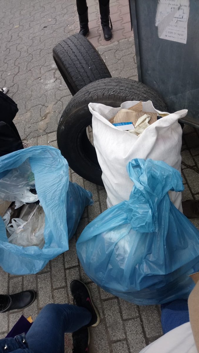 marmaratog1's tweet photo. İstanbul Temizlensin projesinde @BeyaziTOG ile birlikte sokakları temizledik, çöpleri geri dönüşüme kazandırdık♻️🌳♻️ https://t.co/yCbLqss65E