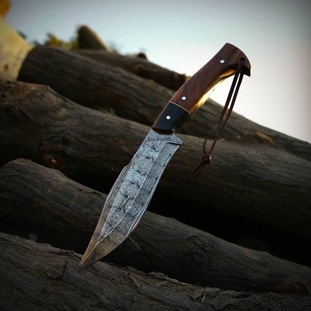 Damascus steel knife.

#damascusknife #damascus #Officelife #CustomKnife #USNstagram #USNfollow #USN #usualsuspectnetwork #CustomKnives #Grailknives #Knife #Knives #USN #BestKnivesofIG #USNfollow #EveryDayCarry #KnifeCommunity #KnifePics #AllKnivesDaily #KnifeCollection #Kni…