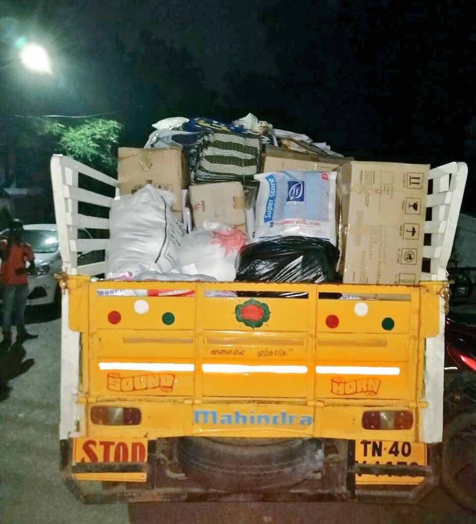 RjVigneshkanth's tweet photo. #ComeBackDelta : 9வது Truck நிவாரணப் பொருட்களுடன் புறப்பட்டது..
.
.
.
.
#Blacksheep #gaja #GajaCyclone @BlackSheepTamil https://t.co/fht2Gf16gD