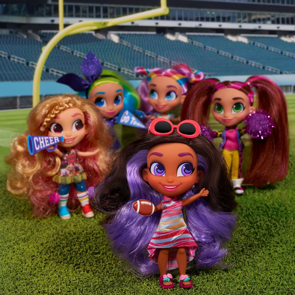 hairdorables's tweet photo. Sundays are for football and friends🏈💕 #hairdorables #friendsandfootball #bffs #dolls #dollcollector #collectibles #unboxing #unbox #toycollector https://t.co/4yEo8kVPhr