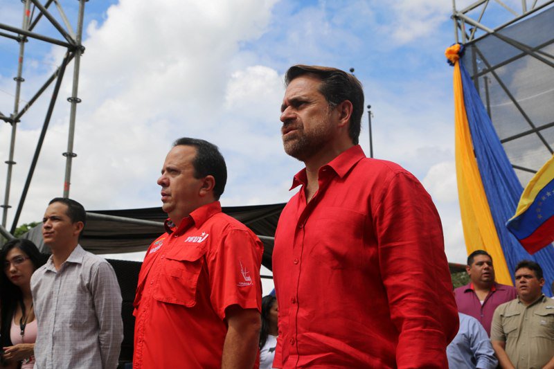 #LoDijo el Gob. @RMarcoTorres: La alegría de nuestro querido y combatiente pueblo carabobeño nos llena de fuerza y más compromiso para avanzar por el camino de la Revolución, por la senda de la Patria soberana. #EnCaraboboVenceremos #EnAraguaVenceremos   #LasMujeresQueremosPaz