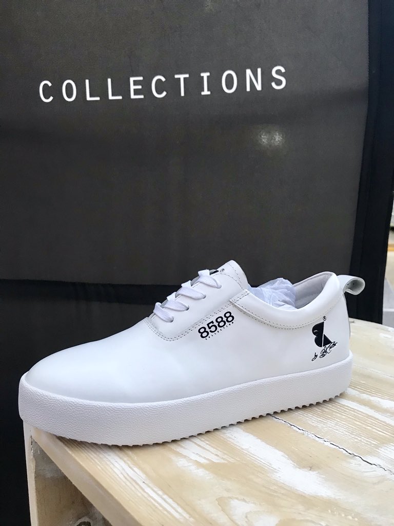 SneakerExpoBw's tweet photo. Shout out to @iamBkProctor arguably the best booth at the SneakerExpoBw 2018 @leogucci_tia #collectionsbybkproctor #BwBrands https://t.co/wn3ya2iwMo