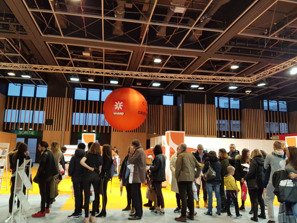 OnisepJyTiens's tweet photo. #SalonEduc Des visiteurs en demande d'info #métiers et #formations publiées par #onisep Des #psyEn plébiscités face aux coachs privés 
Mais @gouvernementFR casse le #ServicePublic #orientation #logique https://t.co/2YZzp1WSMV