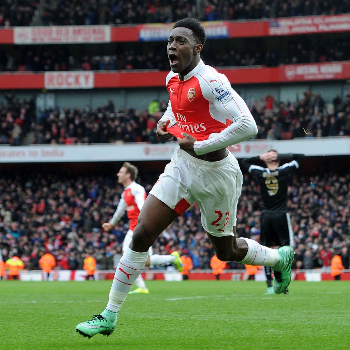 Arsenal's tweet photo. Wishing you a very happy birthday, @DannyWelbeck 🎈

And all the best in your recovery ❤️ https://t.co/1mexpzfDqO