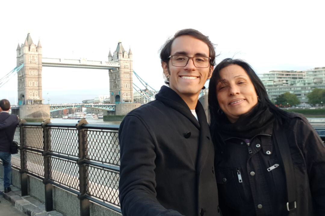 Olivarescfc's tweet image. ¡Hoy cumple años la mejor madre del universo! Mi querida @matosmaribel. ¿Qué puedo decir? Todos los días eres una gran maestra para salir adelante, aprender de cada obstáculo y superarlo. Soy feliz de ver todo lo que aprendemos el uno del otro en cada evento, en cada paso!Gracias