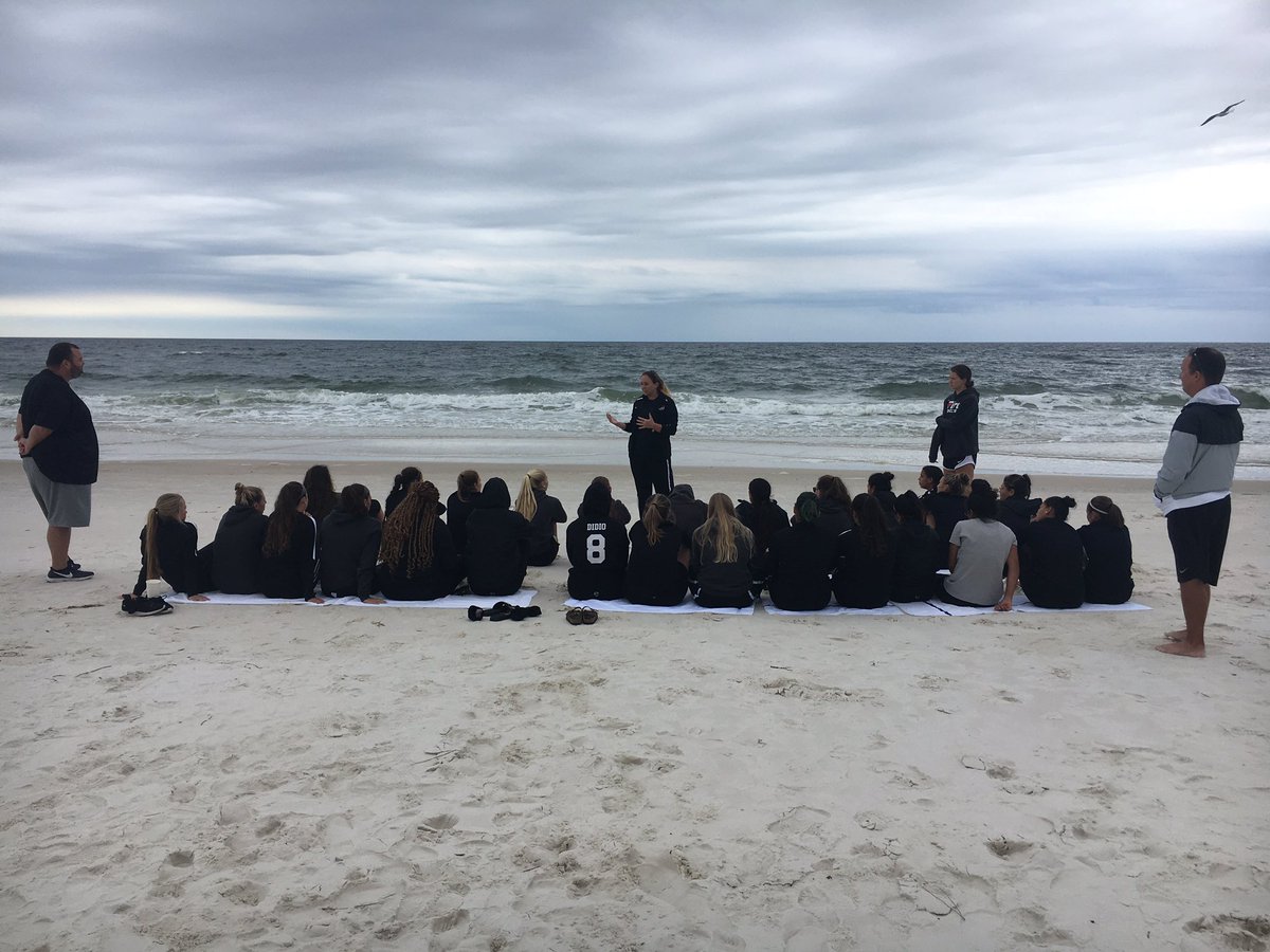 SEUFireWSoccer's tweet photo. Spending time together as a family in God’s Word with a beachside service this afternoon. Thank you @Sydni_solo for challenging us to build our foundation on Jesus! #FeelTheHeat🔥 #FireFamily https://t.co/x8sdawU2sr