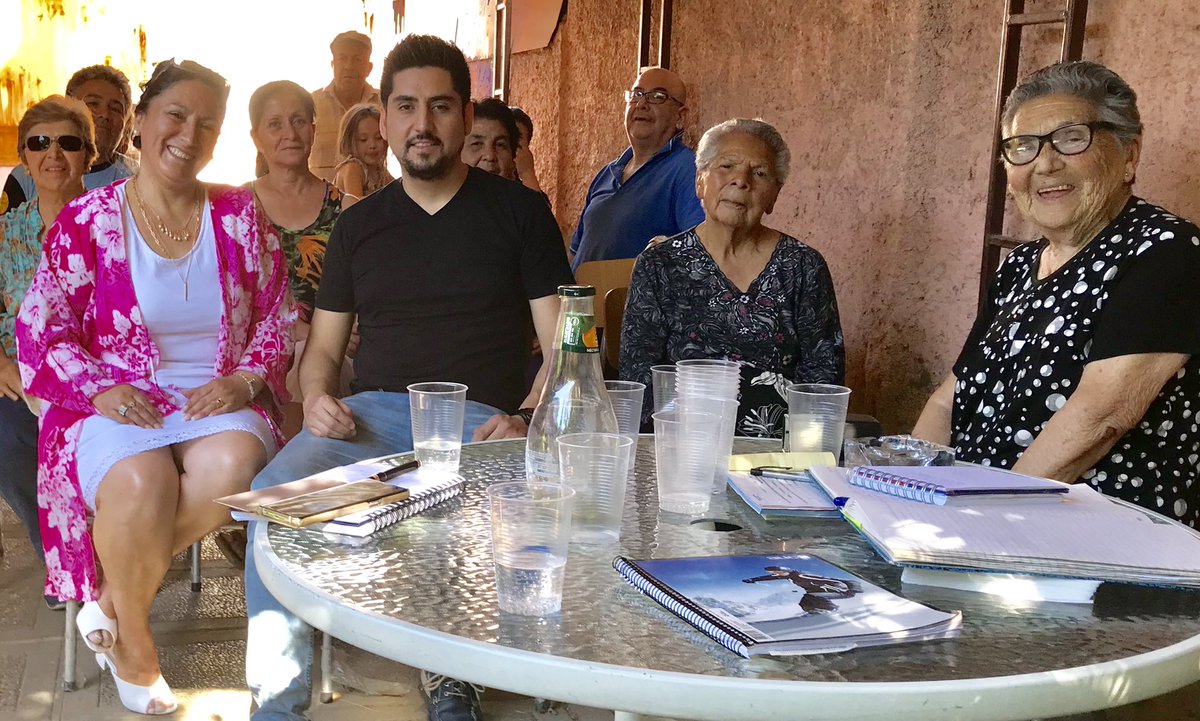 Diego_Munoz_C's tweet photo. Ayer en representación de @STPsantiagoSA fui a explicar a los vecinos de Villa Nuevo Esfuerzo @mpuentealto el cambio en línea 213e del @Transantiago. Agradecemos la confianza y apoyo que nos dieron desde que inició la re asignación el 2015. #213e 100% #eléctrico ⚡️🌱@MTTChile https://t.co/O4vUVWnKwv