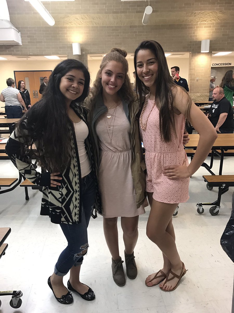 Jamie2128's tweet photo. happy birthday to my bff @isabelcerda9 💗💗 i miss you so so much i can’t wait to see you soon!! i hope you have the best day beautiful!!😽❤️ https://t.co/Rn1N6GJ488