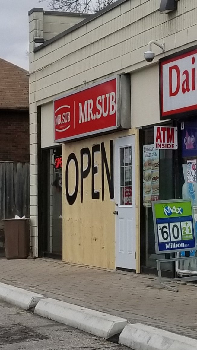 sjeffery01's tweet photo. @ThatKevinSmith I assure you we are open #clerksbowmanville https://t.co/beTGqXQpIB