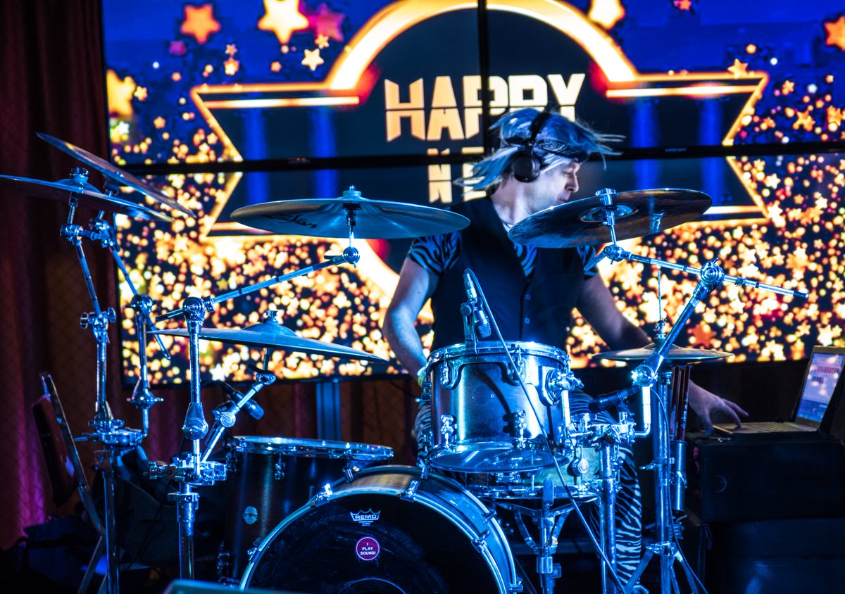 #CyberMonday is starting right now! Use promo code: cyber10 for the best deal on a great #newyearseve gala! …years-eve-gala-2018-19.eventbrite.com/?discount=cybe…