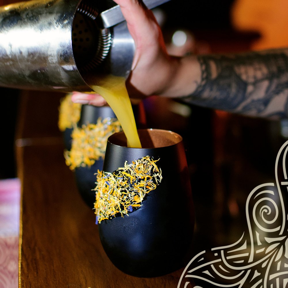 HankeyB1757's tweet photo. There's more than one way to enjoy Hankey Bannister, neat, with a mixer or perfectly combined in a cocktail. How do you enjoy yours?
#SubstanceWithStyle #EnjoyResponsibly https://t.co/FSLncBd8Qd
