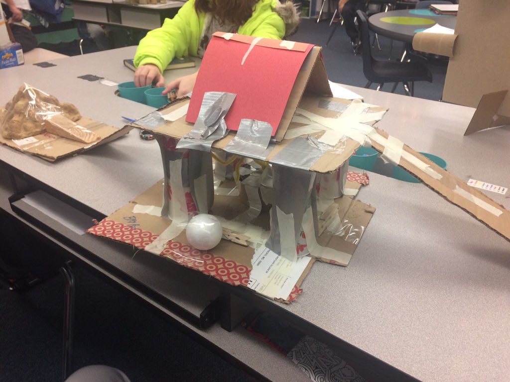 STEMitizer's tweet photo. More Mall in the Hall #STEMed #MakerSpace #Brainasium https://t.co/j42NWOd4i8