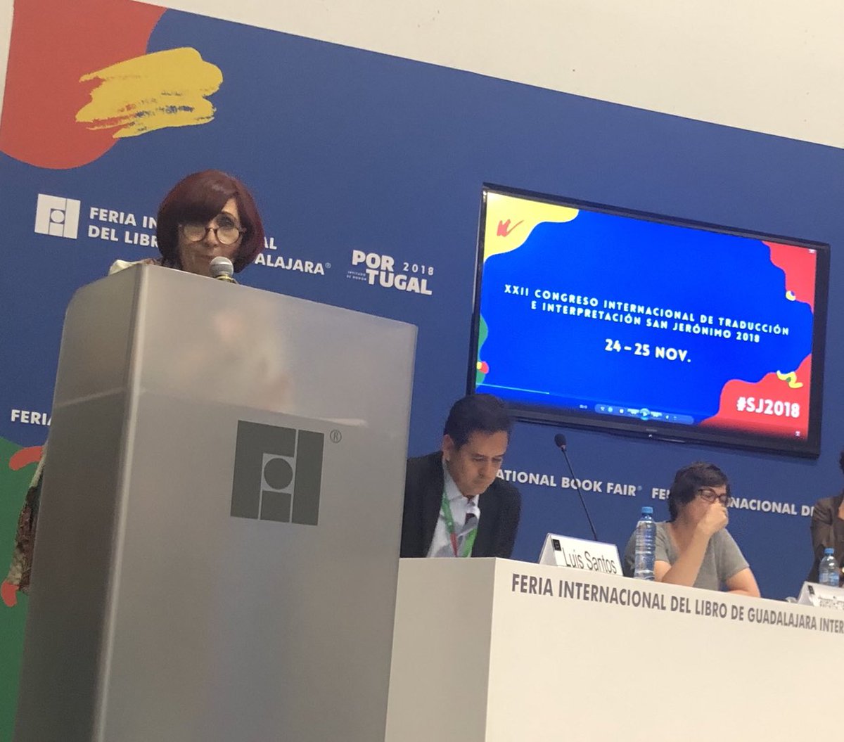eSpLanguage's tweet photo. La directora de la FIL da unas palabras antes del cierre de nuestro congreso, y expresa su apoyo a la profesión. @Marisolschulz @FILGuadalajara #SJ2018 #xl8 #1nt https://t.co/tn1eTMKm9W