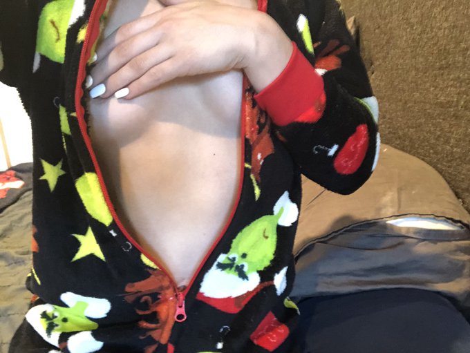 Sending holiday nudes your way I&rsquo;m ONLY ON @SextPanther https://t.co/VOfrPRIWz3 #SextDakotaSkye #DakotaSkye<a class="tags" href="/tag/sextpanther">@sextpanther</a><a href="/tag/sexting"class="tags"><span>#sexting</span></a><a href="/tag/dakotaskye"class="tags"><span>#dakotaskye</span></a><a href="/tag/sextdakotaskye"class="tags"><span>#sextdakotaskye</span></a>