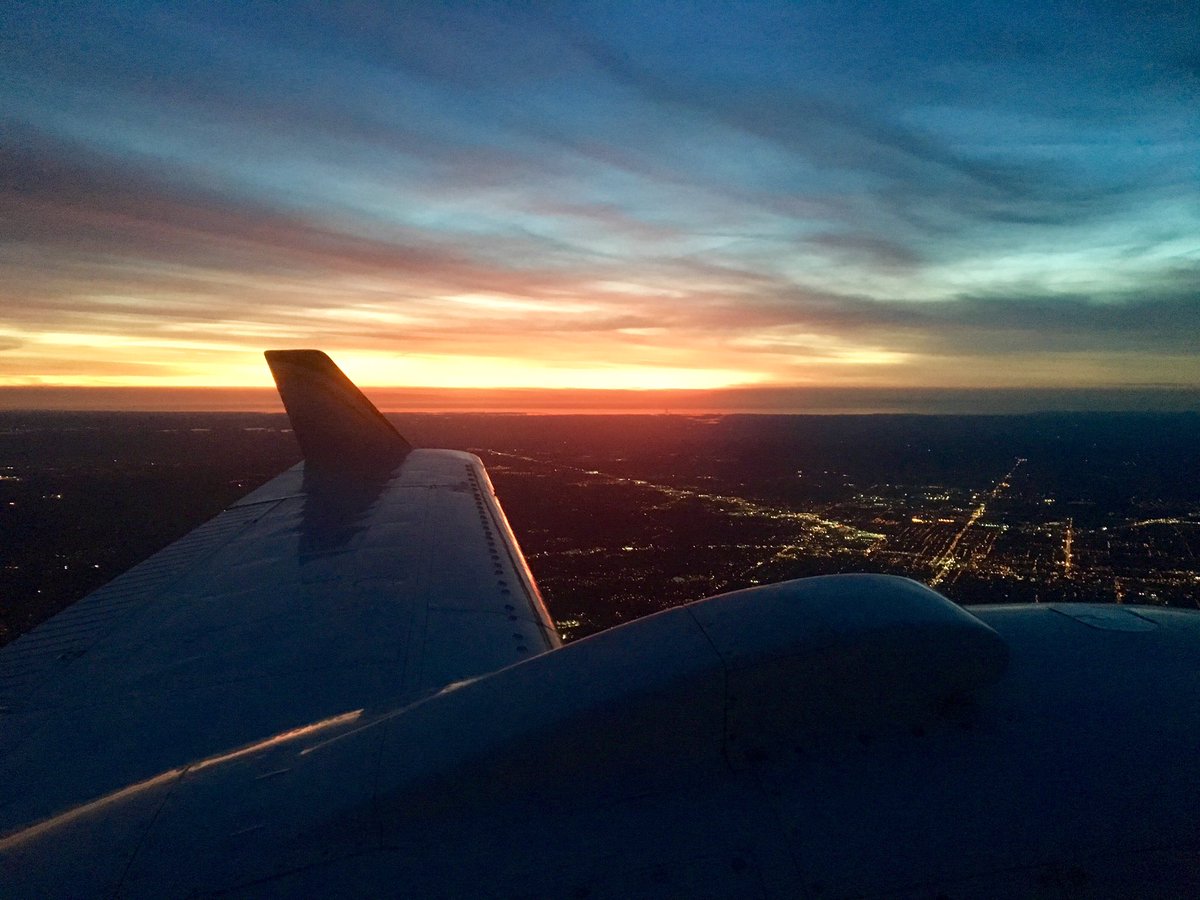 gunnerskip's tweet photo. Not a bad way to spend a Sunday afternoon!! #chasingasunset #smoothlandings https://t.co/snjXmtFjTd