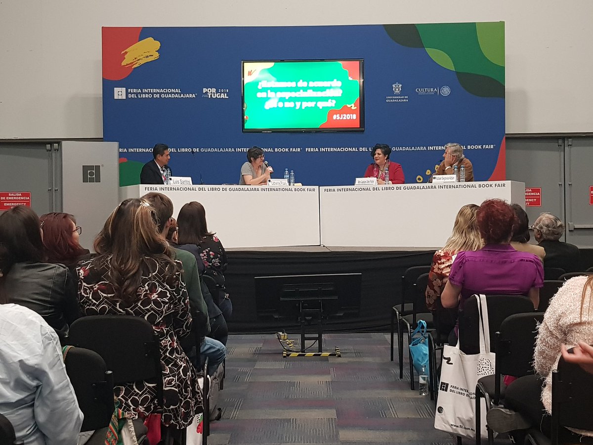 Traductores_OMT's tweet photo. En la conferencia plenaria de clausura "¿Estamos de acuerdo en la especialización? ¿Sí o no y por qué?", Luis Santos, María Guadalupe Gómez y Rafael Segovia —moderados por Catherine Pizani— ponen sus ideas sobre la mesa y dialogan al respecto. #SJ2018 https://t.co/jGxHKijtJF