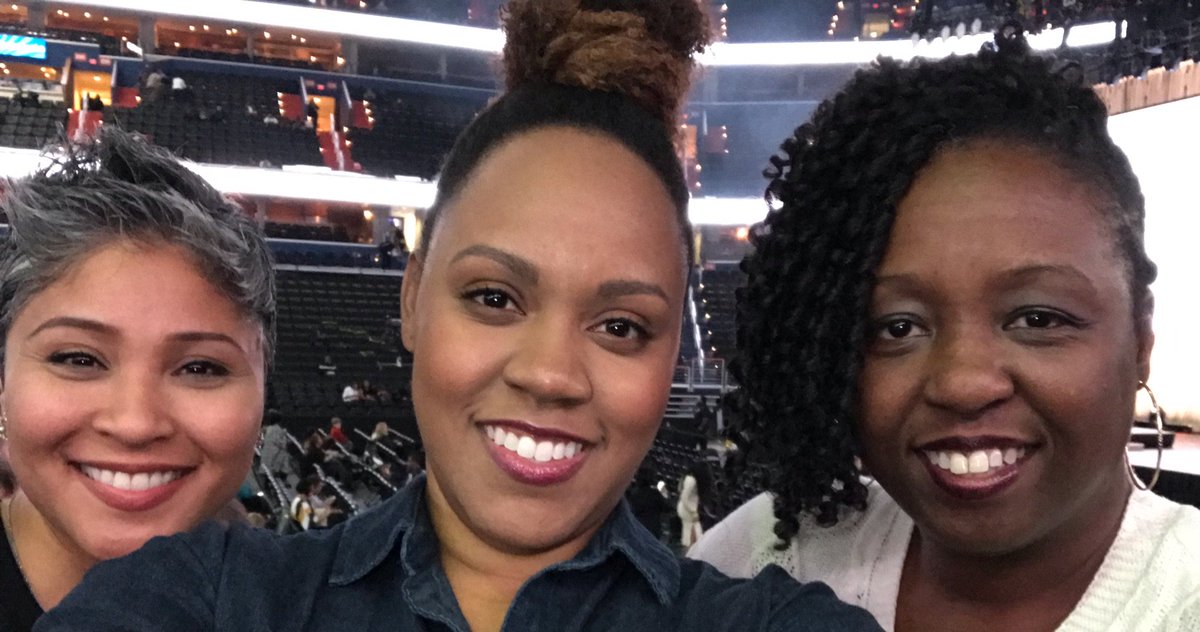 Jaye_Ricks's tweet photo. #IAmBecoming #IHeartMichelle #AuntieMiche https://t.co/1r0tLKn1ym