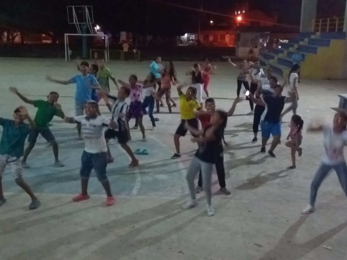 SucComunicadore's tweet photo. Así se vivio lajornada de rumba terapia con los  Sucreños , organizado por los Comunicadores a Fondo, Deporte y Recreación y la casa de la cultura @psocialmag
@FondoAdaptacion #LaMojana https://t.co/50CyMPlrBE