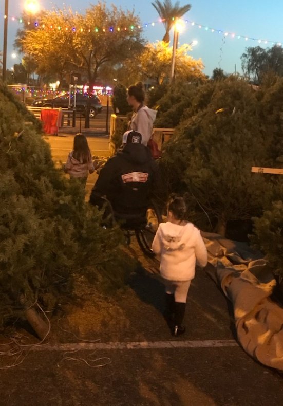 2014medrano's tweet photo. Another family shopping and enjoying our fabulous tree lot #G3Wonderland #TeamG3 #D130Driven #PMDPeopleFirst #HomeDepotChristmas #FreshCutTrees https://t.co/T4pJgN6QeN