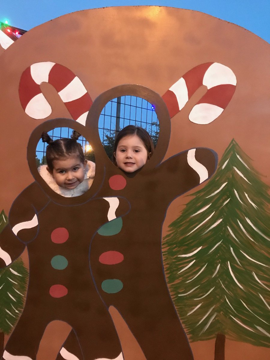 2014medrano's tweet photo. Another family shopping and enjoying our fabulous tree lot #G3Wonderland #TeamG3 #D130Driven #PMDPeopleFirst #HomeDepotChristmas #FreshCutTrees https://t.co/T4pJgN6QeN