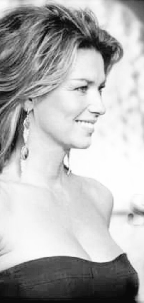Jexiksh's tweet photo. #BlackAndWhite #ShaniaTwain #ShaniaIsLife #ShanisIsEverything #ILoveForeverShania #QueenShania β€β€β€β€β€β€β€β€β€ https://t.co/7RIQ2NQjZI